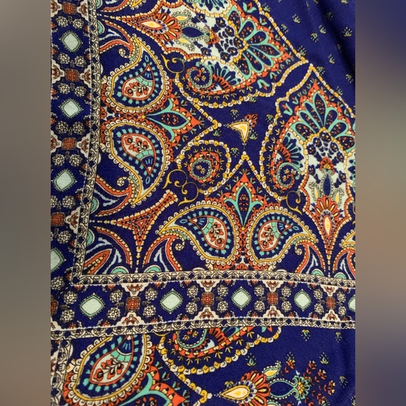 Spaghetti Strap Tank Top EUC - Picture 5 of 7